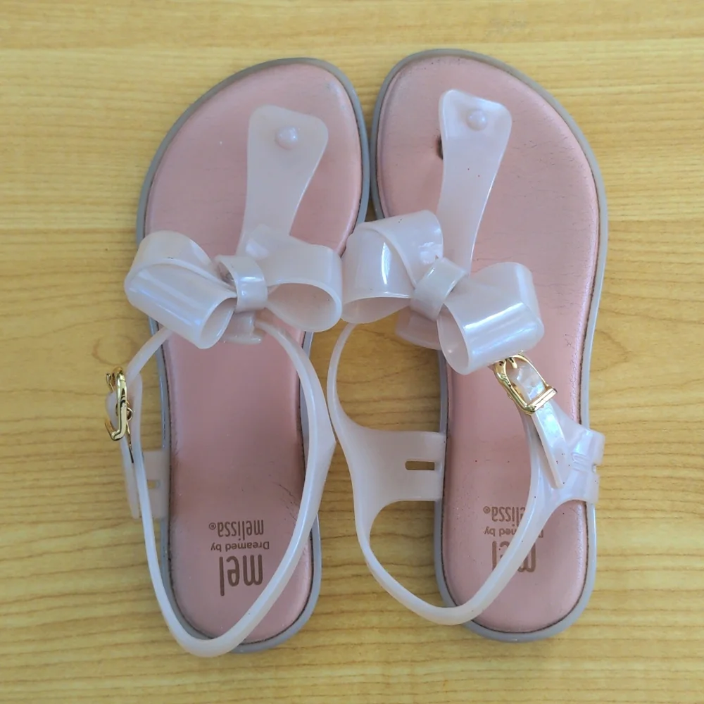 Mel by Melissa soft flexible